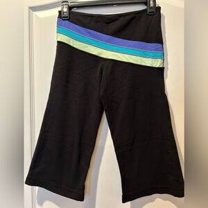 Lululemon Black Crop Yoga Pants Size 6 Retro Rainbow Waistband Luon Leggings